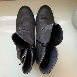 Crown vintage flat boots